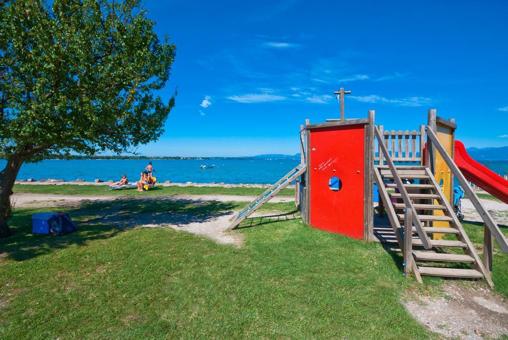 Campeggio Del Garda Peschiera del Garda Bagian luar foto