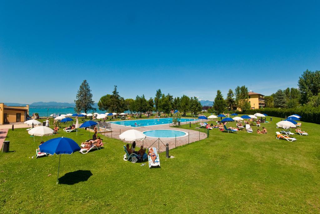 Campeggio Del Garda Peschiera del Garda Bagian luar foto